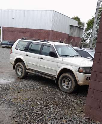 MITSUBISHI-PAJERO-2002