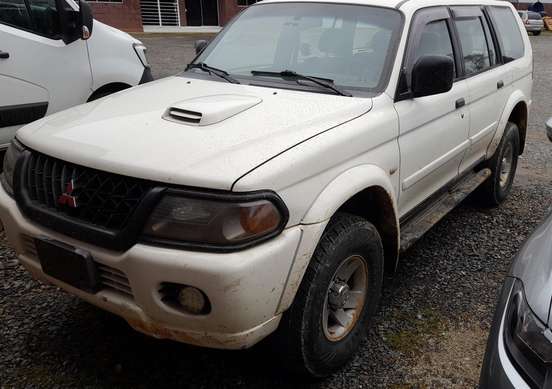 MITSUBISHI-PAJERO-2002