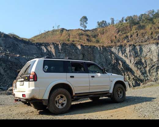 MITSUBISHI-PAJERO-2002