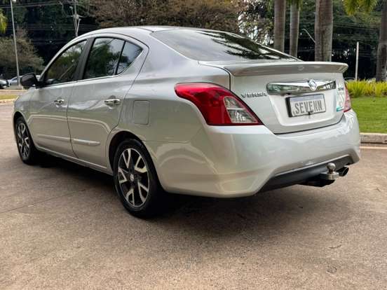 NISSAN-VERSA-2016