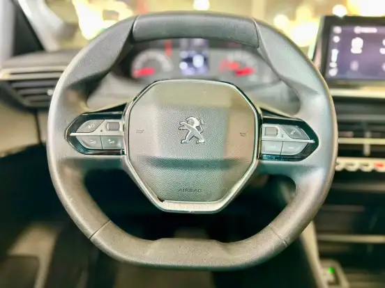 PEUGEOT-208-2023