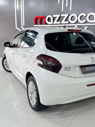 PEUGEOT-208-2018