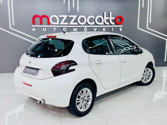 PEUGEOT-208-2018