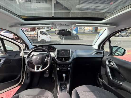 PEUGEOT-208-2015