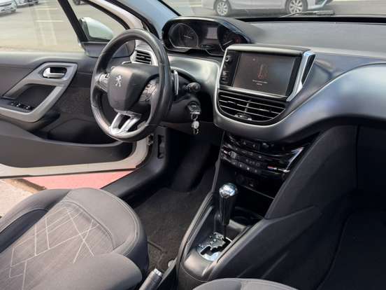 PEUGEOT-208-1.6 GRIFFE 16V FLEX 4P AUTOMÁTICO PEUGEOT-208-2015