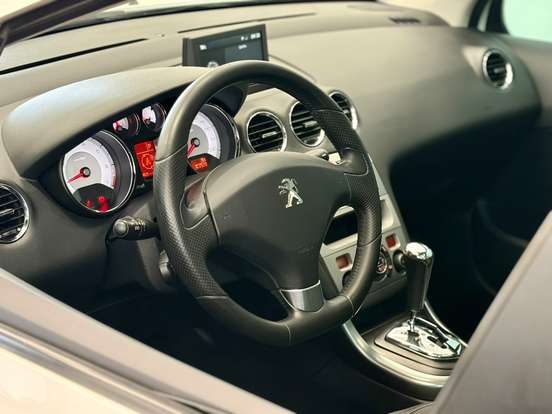 PEUGEOT-308-1.6 GRIFFE THP 16V GASOLINA 4P AUTOMÁTICO PEUGEOT-308-2015