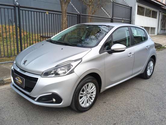 PEUGEOT-208-2018