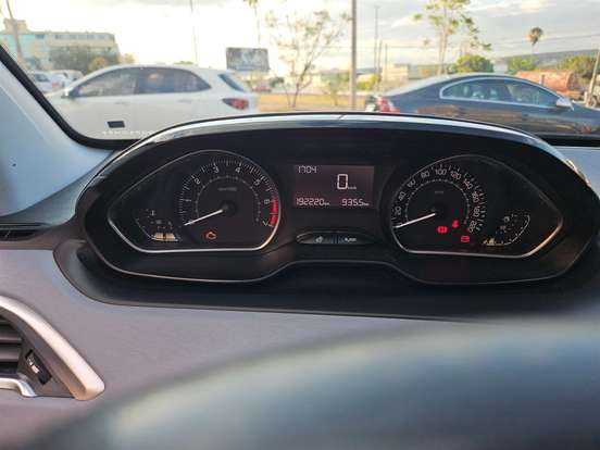 PEUGEOT-208-2014