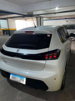 PEUGEOT-208-2021
