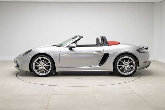 PORSCHE-718-2024