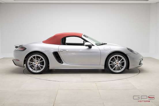 PORSCHE-718-2024