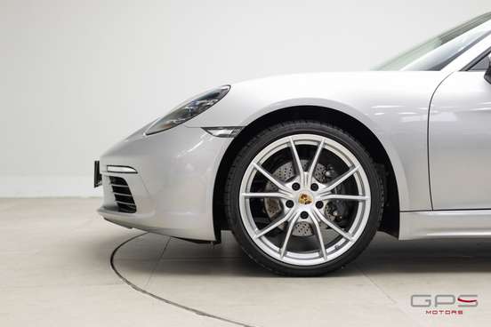 PORSCHE-718-2024