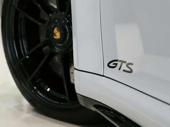 PORSCHE-911-2024