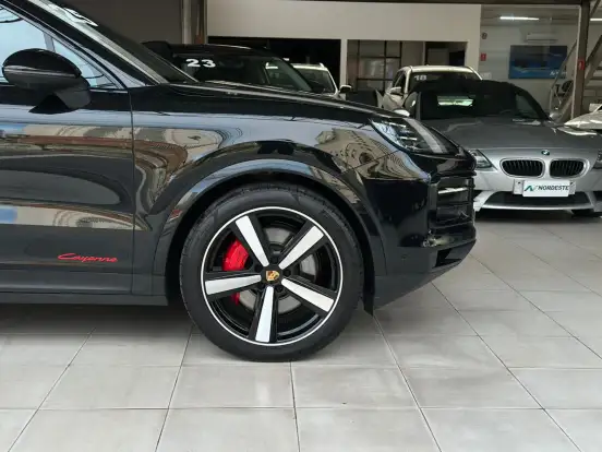 PORSCHE-CAYENNE-2024