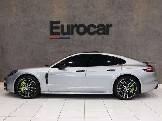 PORSCHE-PANAMERA-2022