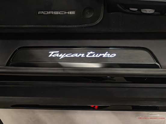 PORSCHE-TAYCAN-2023