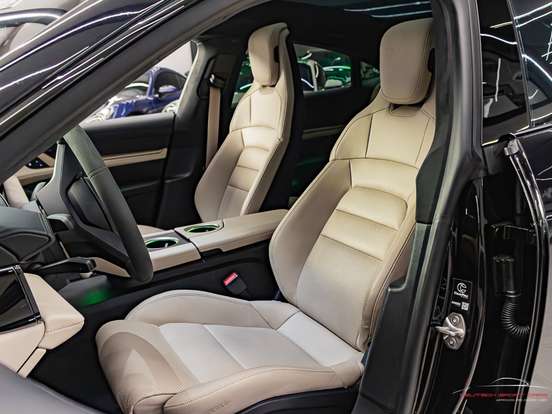 PORSCHE-TAYCAN-2023
