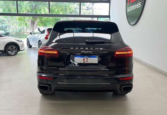 PORSCHE-CAYENNE-2015