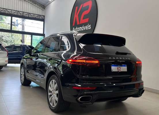 PORSCHE-CAYENNE-2015