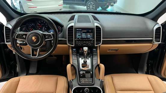 PORSCHE-CAYENNE-2015