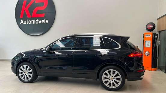 PORSCHE-CAYENNE-2015