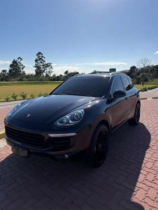 PORSCHE-CAYENNE-2015