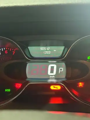 RENAULT-CAPTUR-2021