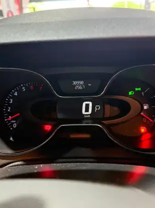 RENAULT-CAPTUR-2021