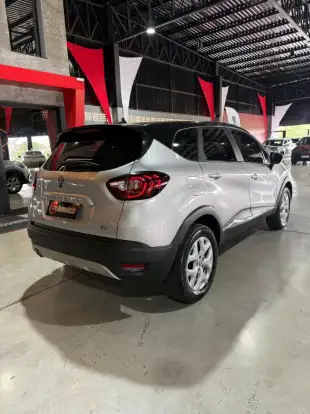 RENAULT-CAPTUR-2021