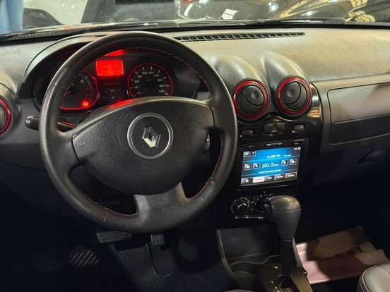 RENAULT-SANDERO-2014