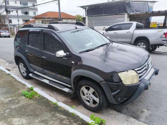 RENAULT-DUSTER-2011