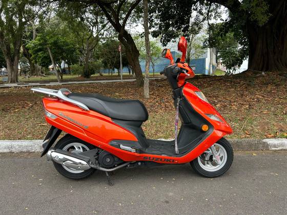 SUZUKI BURGMAN i 