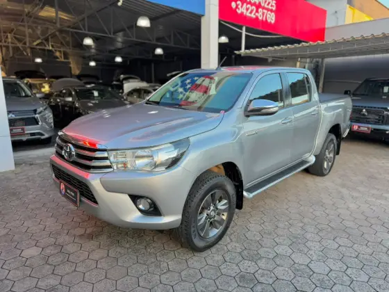 TOYOTA HILUX 2.7 SR 4X2 CD 16V FLEX 4P AUTOMÁTICO TOYOTA HILUX 2.7 SR 4X2 CD 16V FLEX 4P AUTOMÁTICO