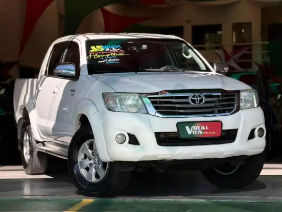 TOYOTA-HILUX-2015