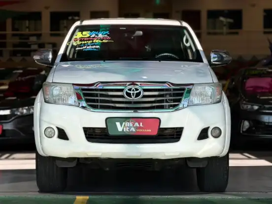 TOYOTA-HILUX-2015