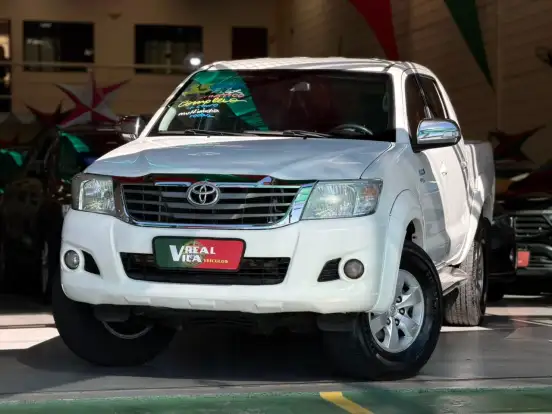 TOYOTA-HILUX-2015
