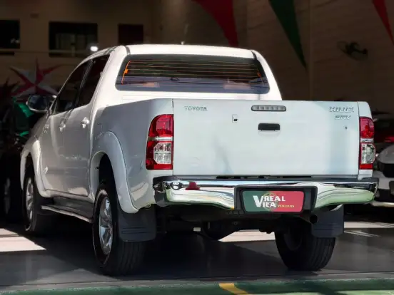 TOYOTA-HILUX-2015