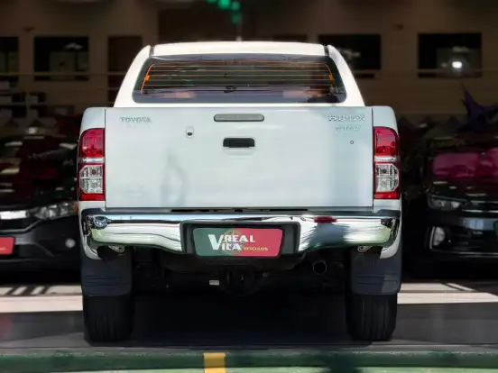 TOYOTA-HILUX-2015