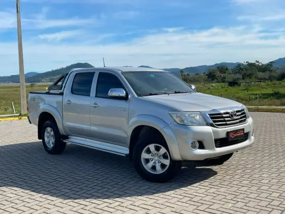 TOYOTA HILUX 2.7 SRV 4X4 CD 16V FLEX 4P AUTOMÁTICO TOYOTA HILUX 2.7 SRV 4X4 CD 16V FLEX 4P AUTOMÁTICO