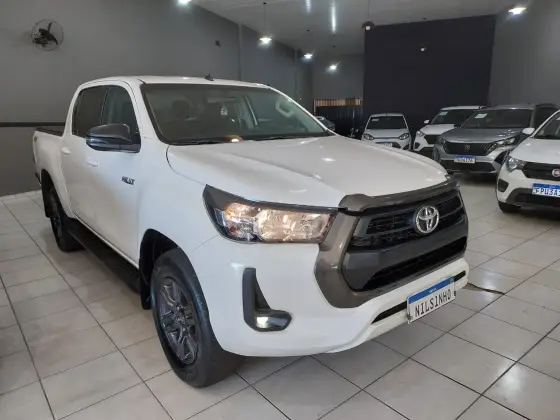TOYOTA HILUX 2.8 D-4D TURBO DIESEL CD SR 4X4 AUTOMÁTICO