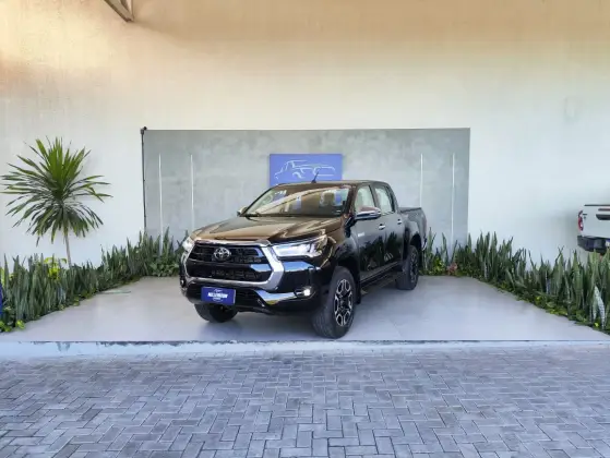 TOYOTA HILUX 2.8 D-4D TURBO DIESEL CD SRX 4X4 AUTOMÁTICO
