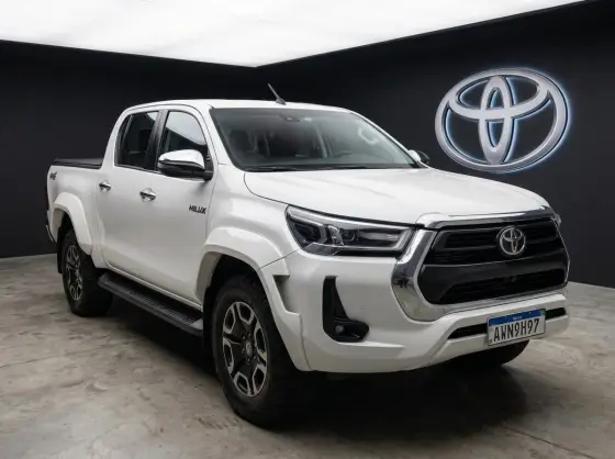 TOYOTA HILUX 2.8 D-4D TURBO DIESEL CD SRX 4X4 AUTOMÁTICO TOYOTA HILUX 2.8 D-4D TURBO DIESEL CD SRX 4X4 AUTOMÁTICO