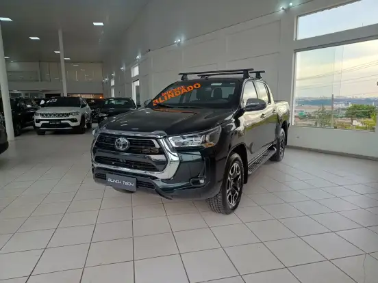 TOYOTA-HILUX-2.8 D-4D TURBO DIESEL CD SRX 4X4 AUTOMÁTICO TOYOTA-HILUX-2022