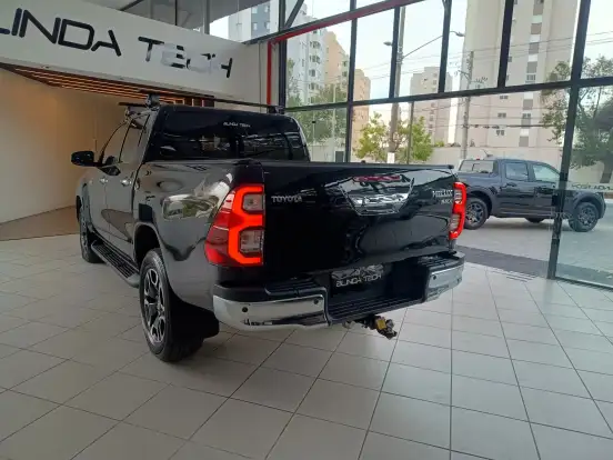 TOYOTA-HILUX-2022