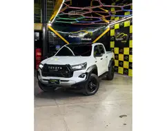 TOYOTA HILUX 2.8 D-4D TURBO DIESEL CD CONQUEST 4X4 AUTOMÁTICO TOYOTA HILUX 2.8 D-4D TURBO DIESEL CD CONQUEST 4X4 AUTOMÁTICO