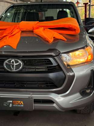 TOYOTA-HILUX-2023