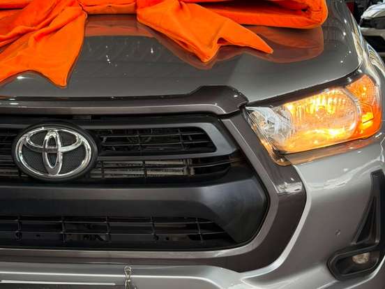TOYOTA-HILUX-2.8 D-4D TURBO DIESEL CD SR 4X4 AUTOMÁTICO TOYOTA-HILUX-2023