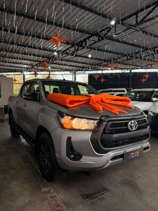 TOYOTA-HILUX-2.8 D-4D TURBO DIESEL CD SR 4X4 AUTOMÁTICO TOYOTA-HILUX-2023