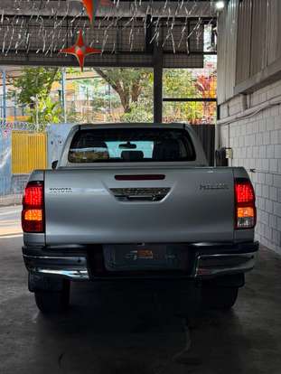 TOYOTA-HILUX-2.8 D-4D TURBO DIESEL CD SR 4X4 AUTOMÁTICO TOYOTA-HILUX-2023