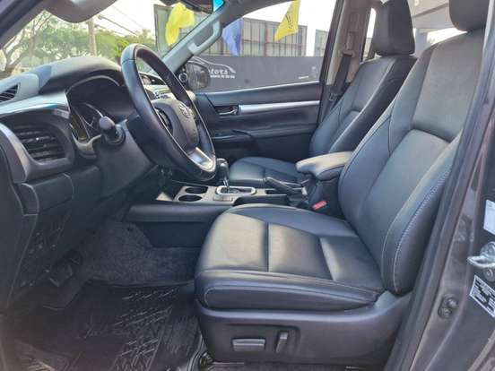 TOYOTA-HILUX-2.8 D-4D TURBO DIESEL CD SRX 4X4 AUTOMÁTICO TOYOTA-HILUX-2022